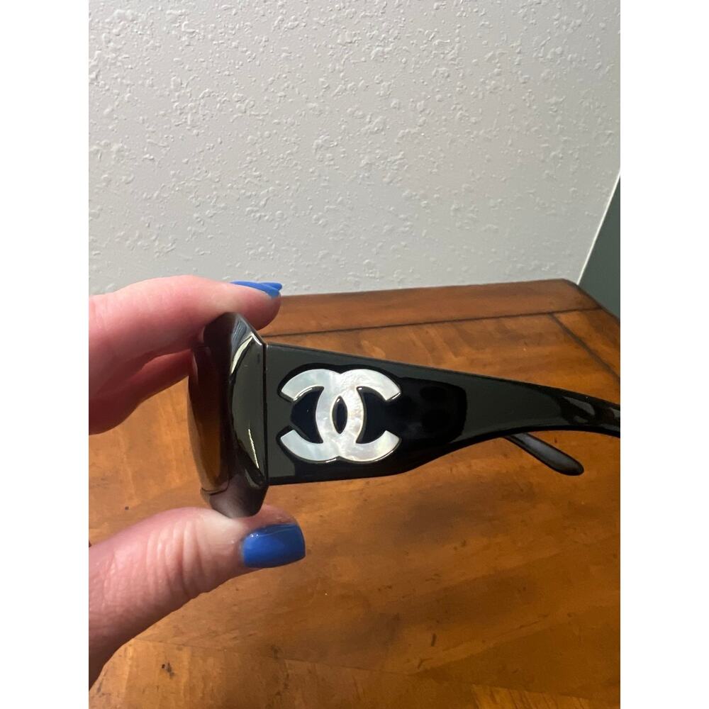 Chanel Mother of Pearl CC sunglasses - Picture 4 of 12